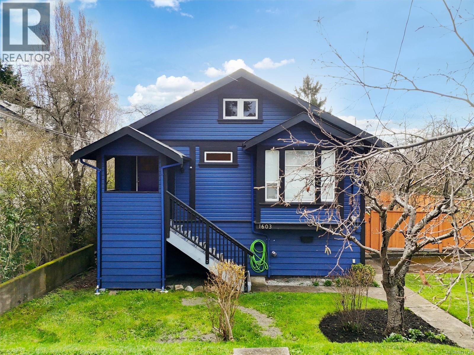 1603 Myrtle Ave, Victoria