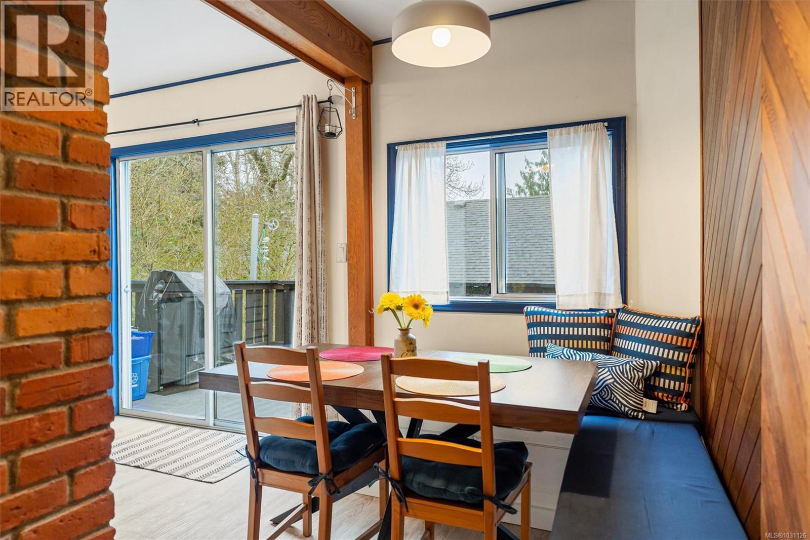 1603 Myrtle Ave, Victoria