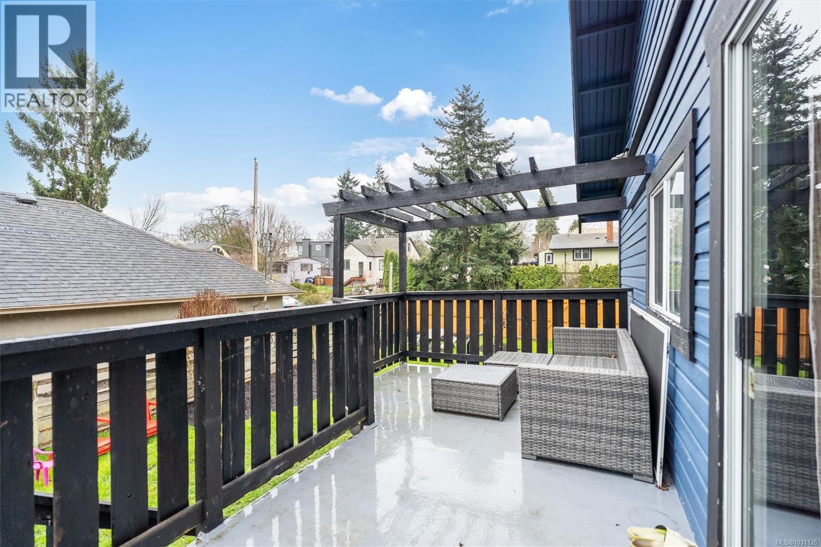 1603 Myrtle Ave, Victoria