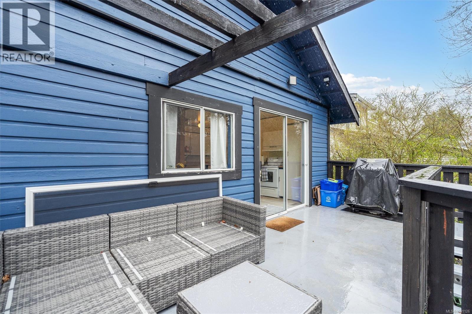 1603 Myrtle Ave, Victoria