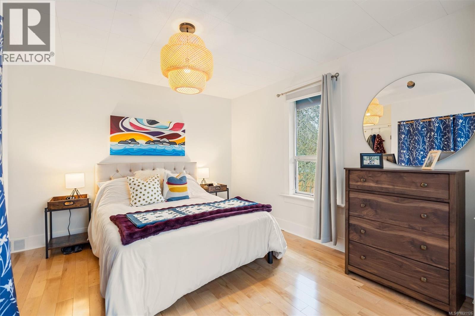 1603 Myrtle Ave, Victoria