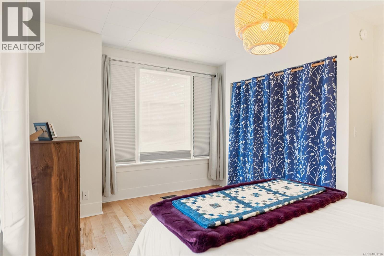 1603 Myrtle Ave, Victoria