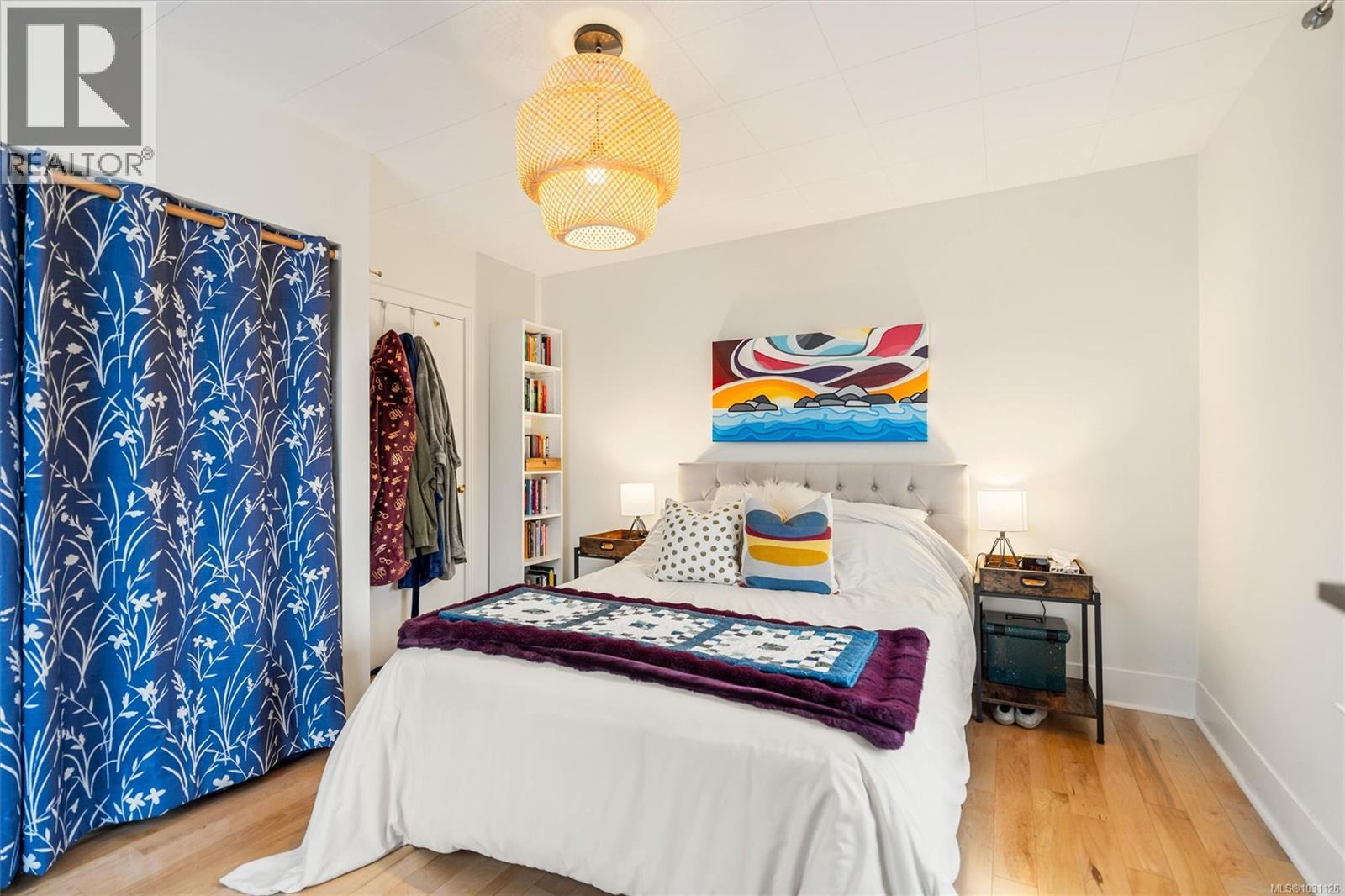 1603 Myrtle Ave, Victoria