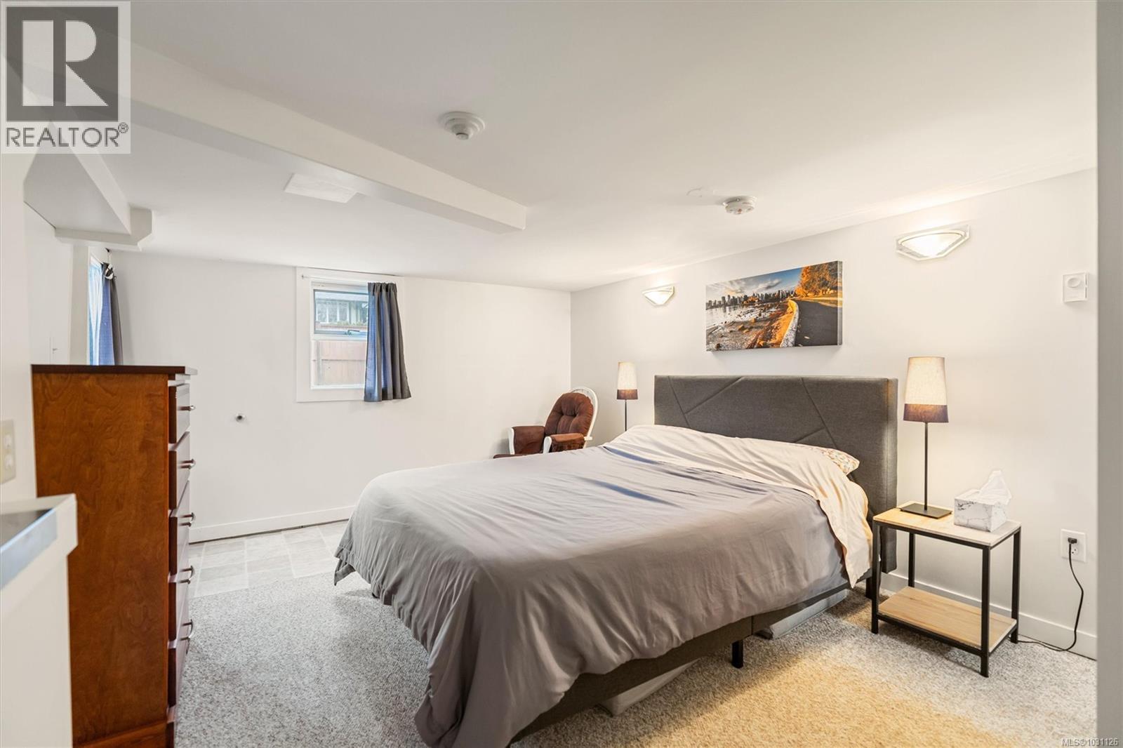 1603 Myrtle Ave, Victoria