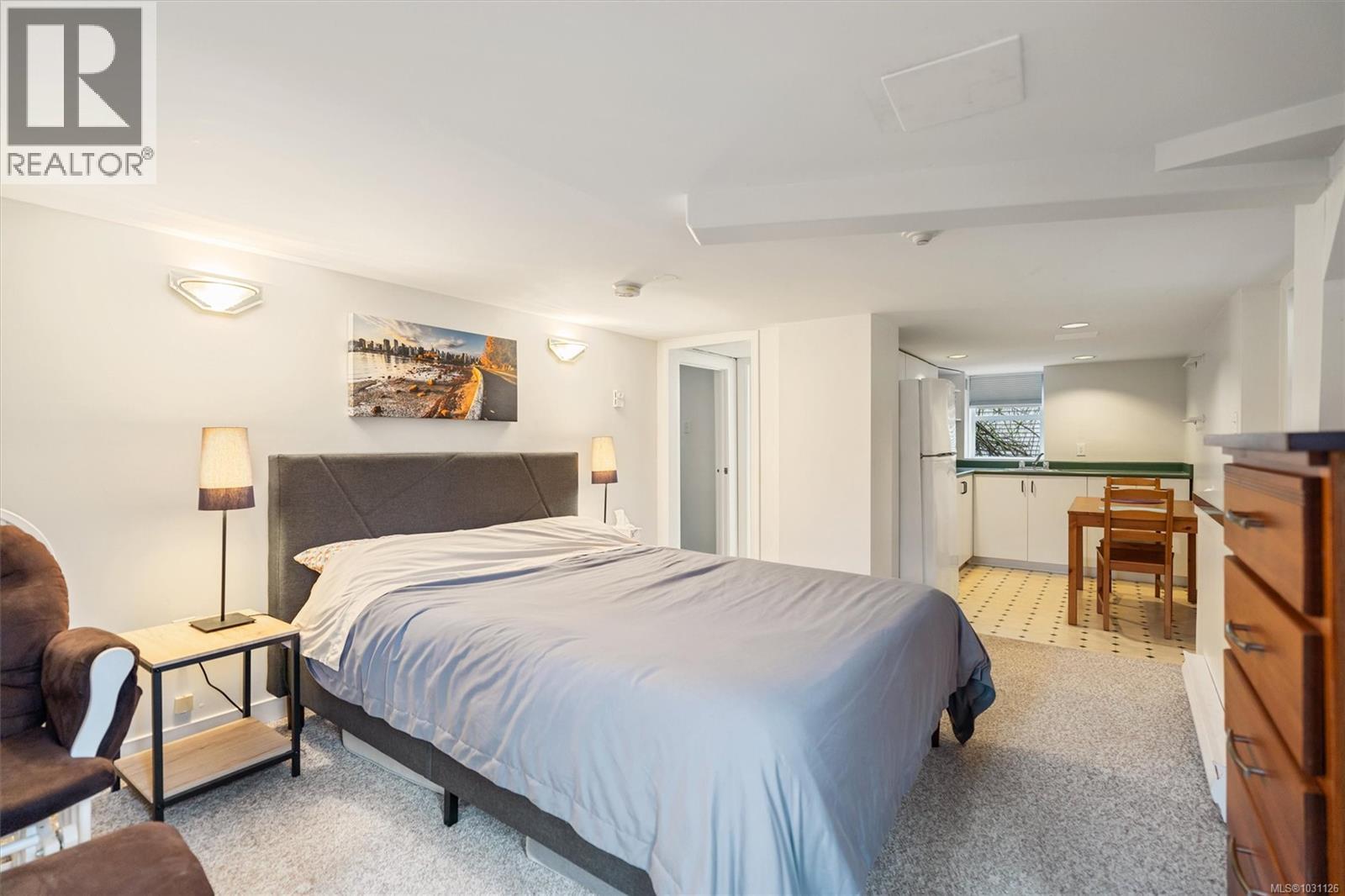 1603 Myrtle Ave, Victoria