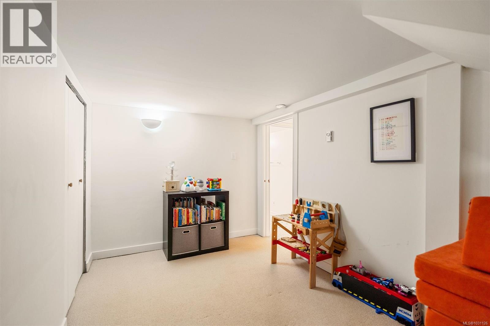 1603 Myrtle Ave, Victoria