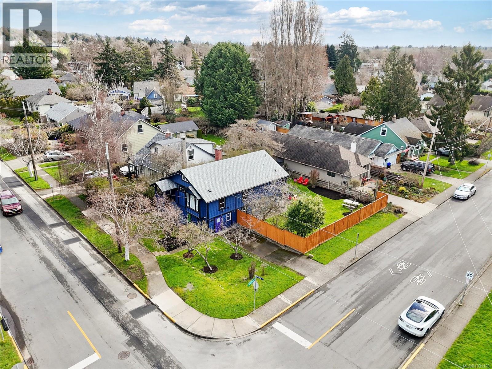 1603 Myrtle Ave, Victoria