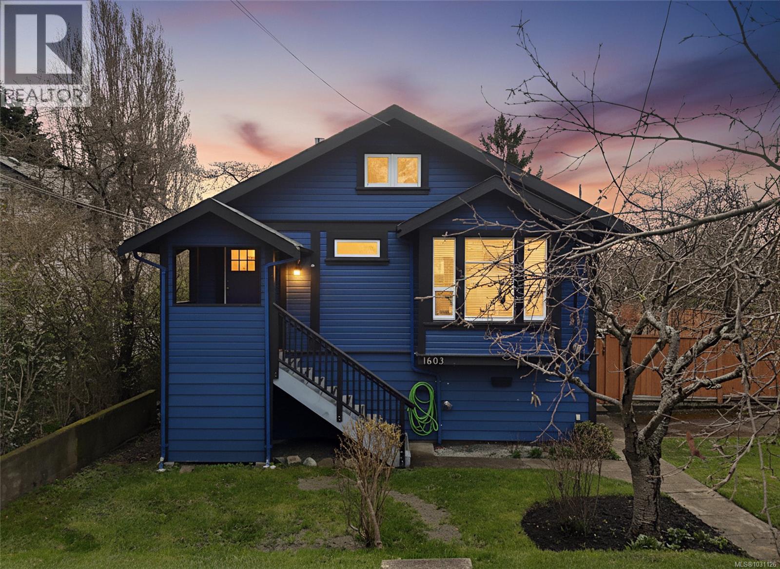 1603 Myrtle Ave, Victoria