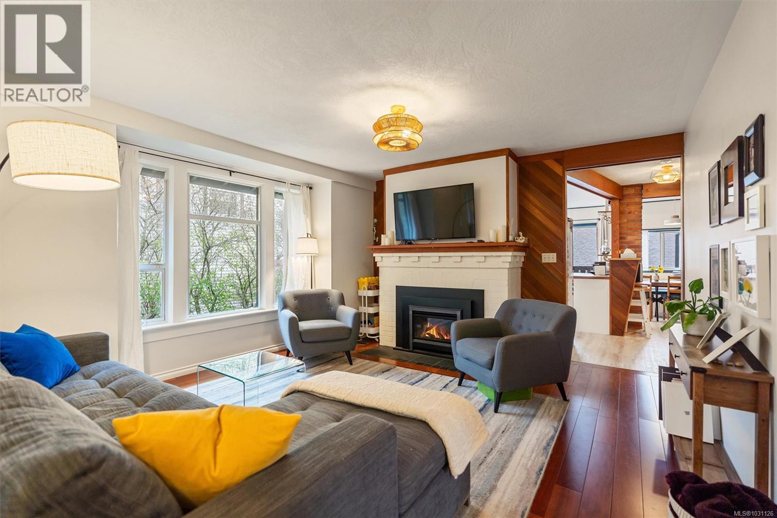 1603 Myrtle Ave, Victoria