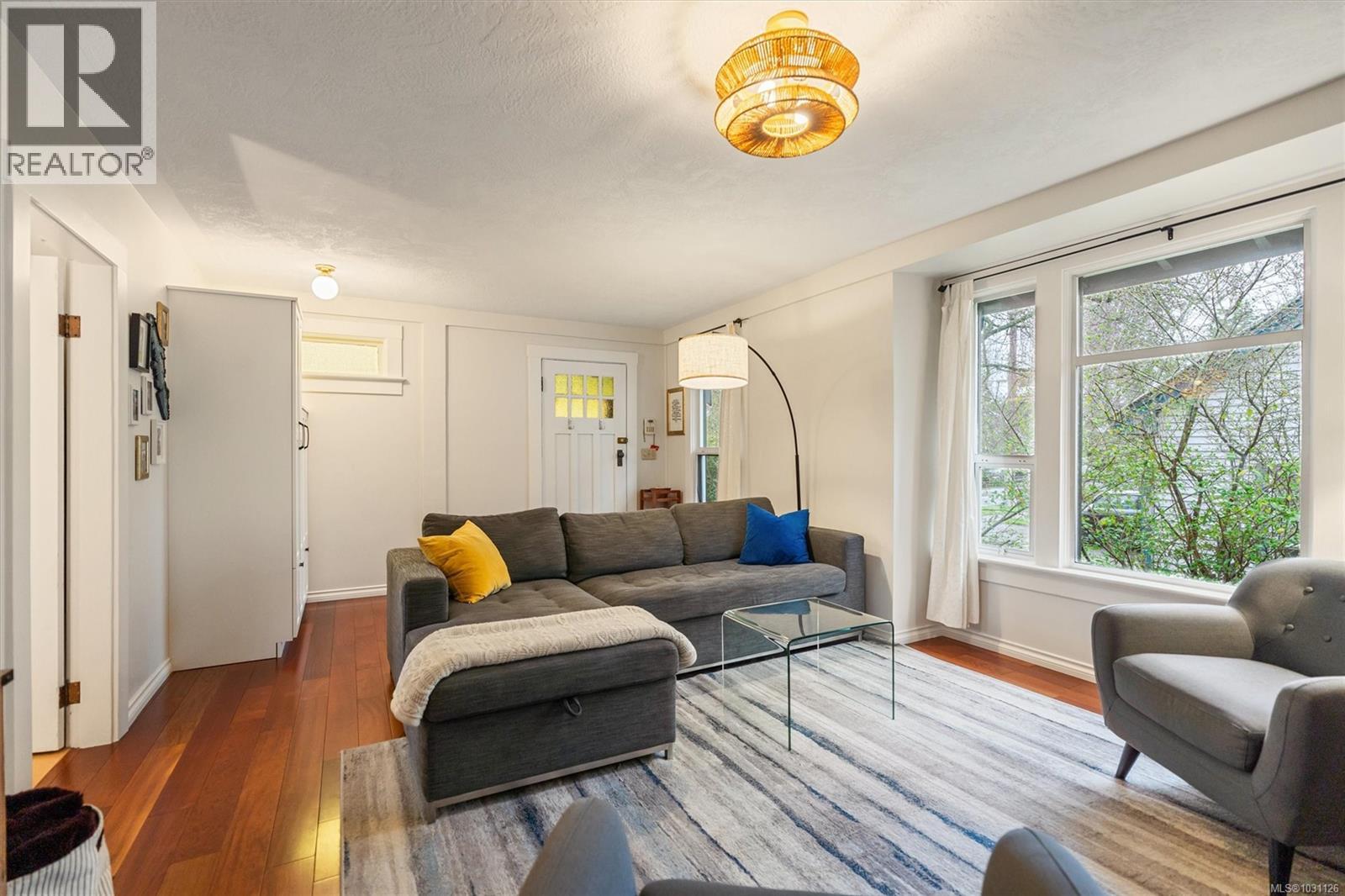 1603 Myrtle Ave, Victoria