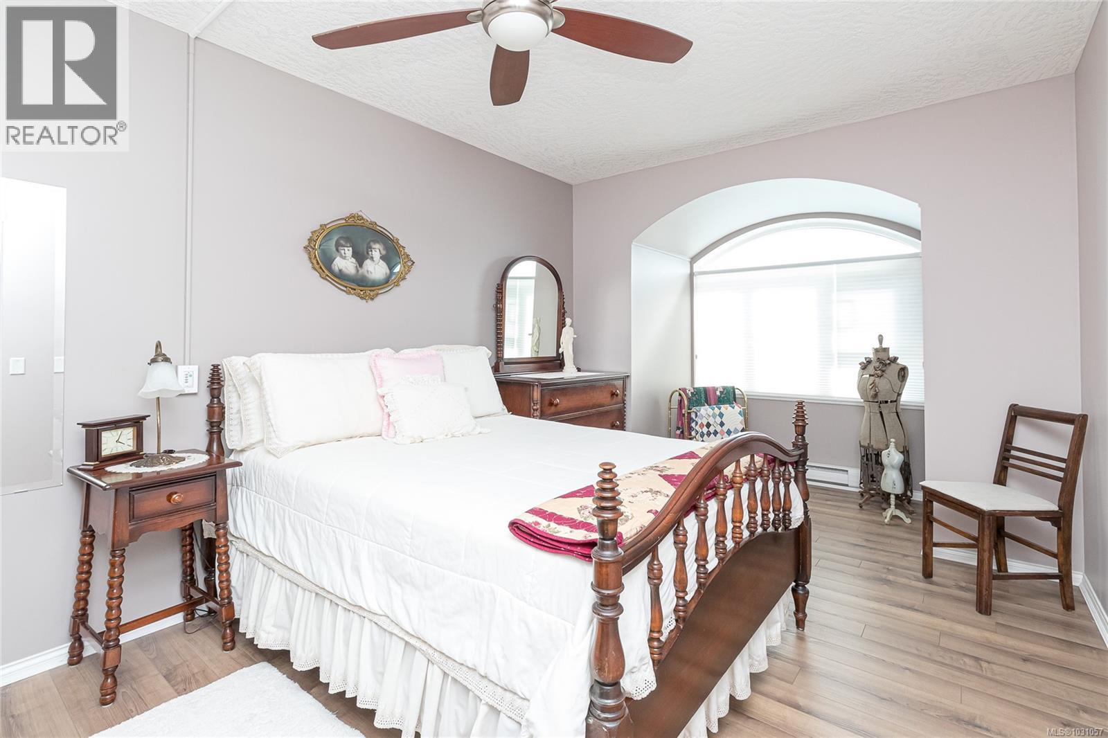 #402 1521 CHURCH AVE - 16