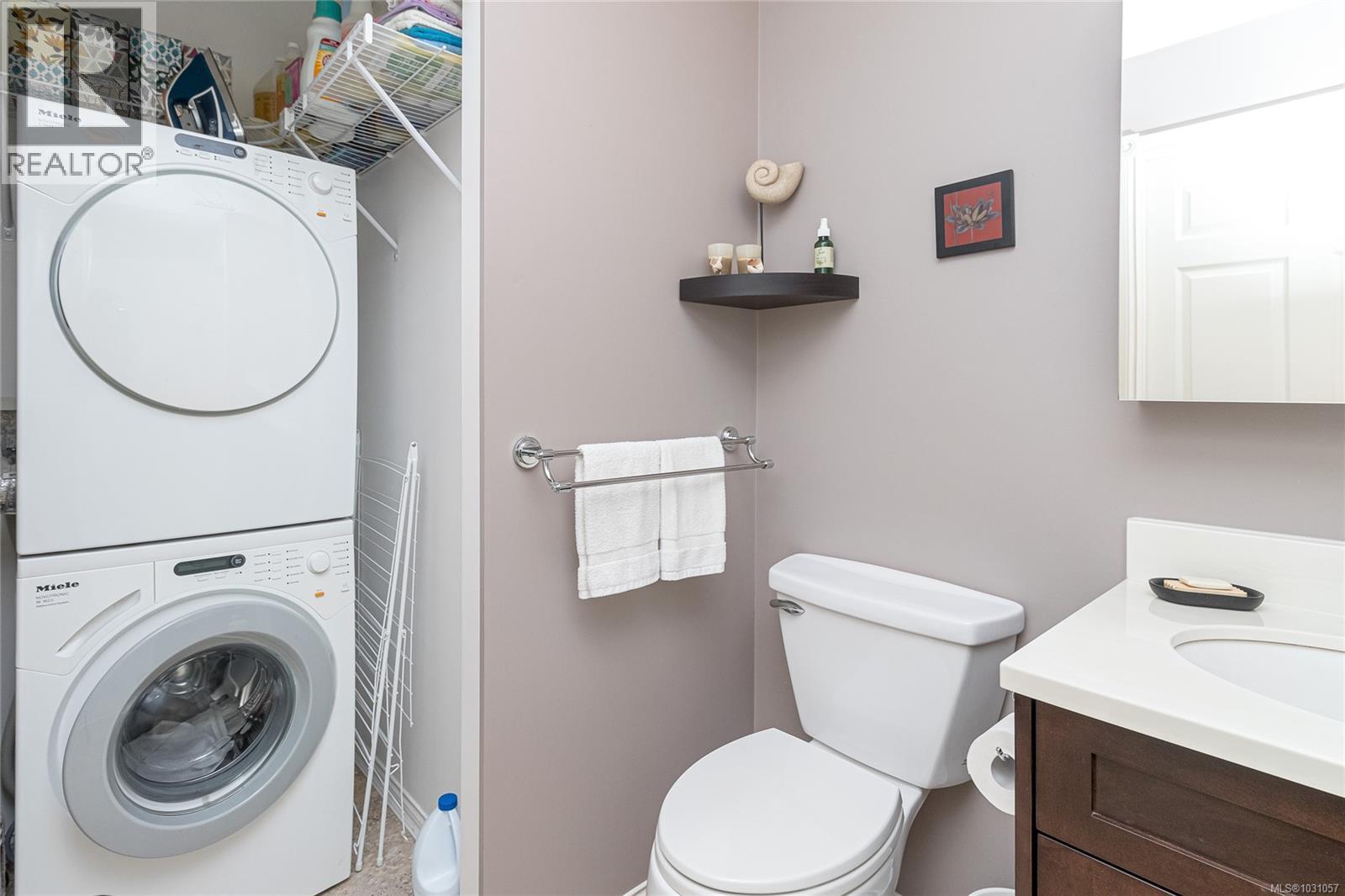 #402 1521 CHURCH AVE - 18