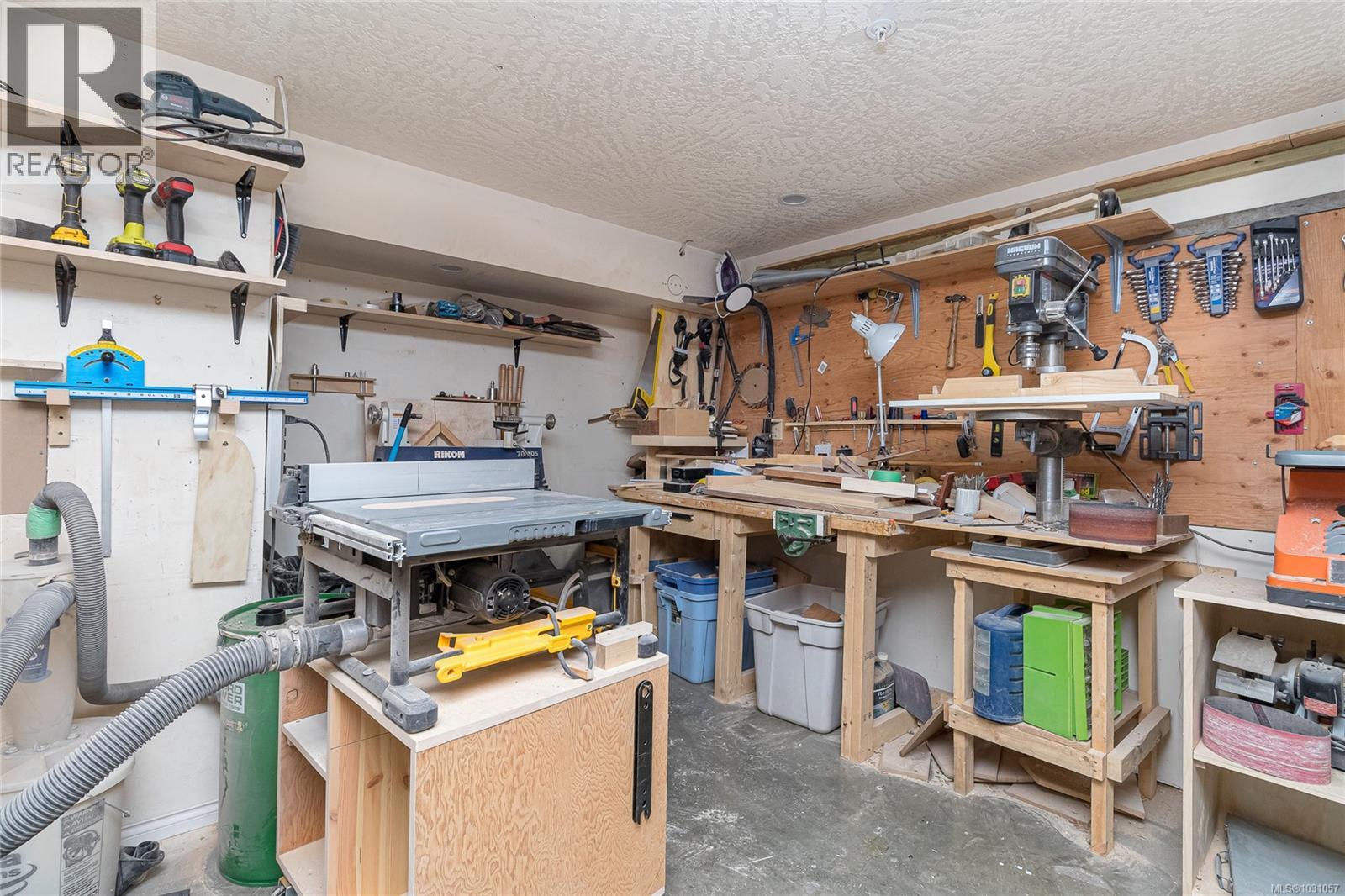 #402 1521 CHURCH AVE - 25