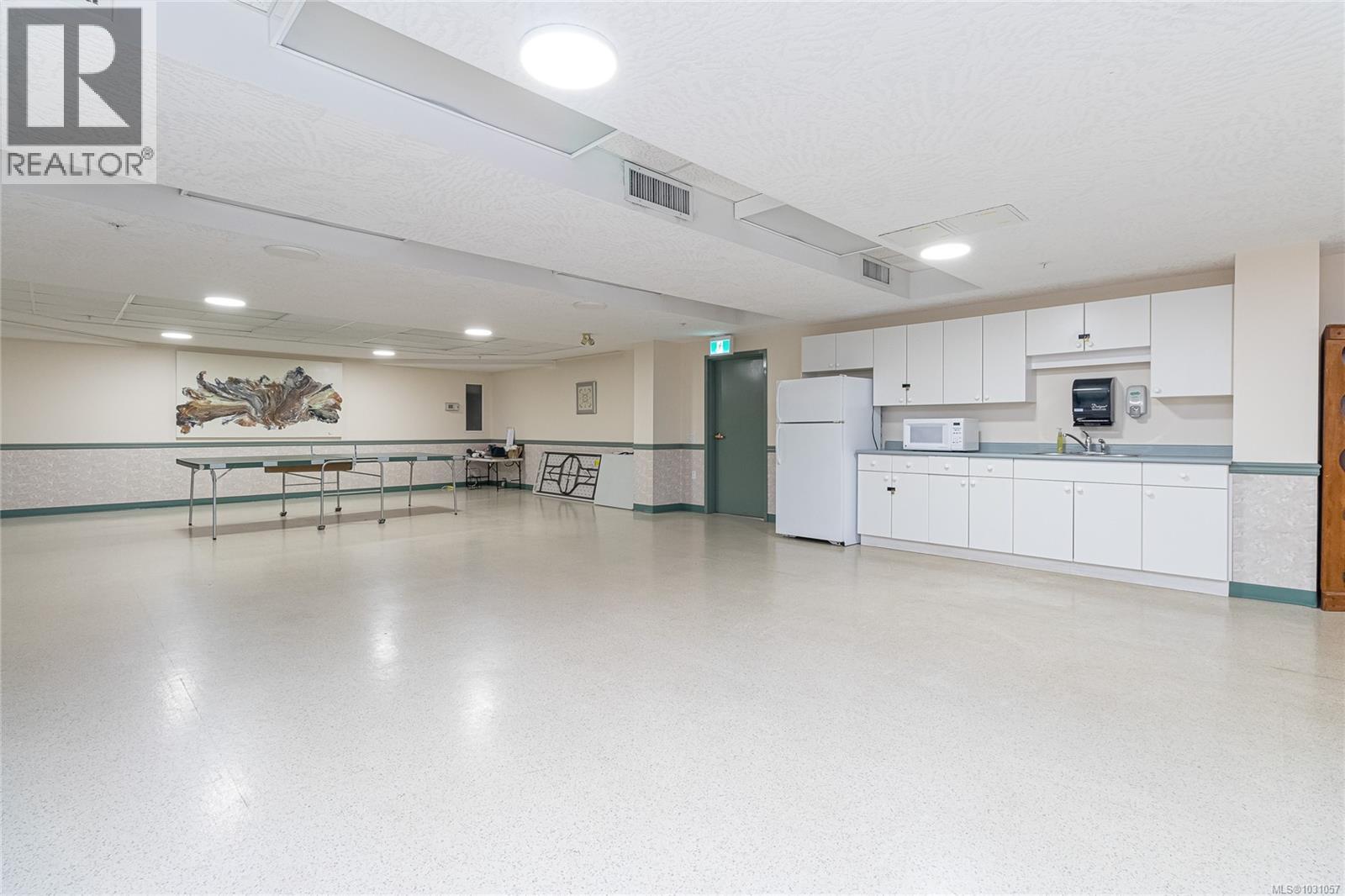 #402 1521 CHURCH AVE - 26