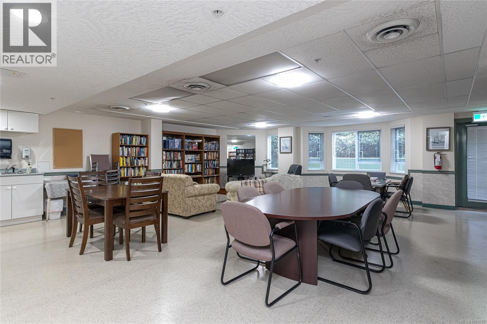 #402 1521 CHURCH AVE - 28