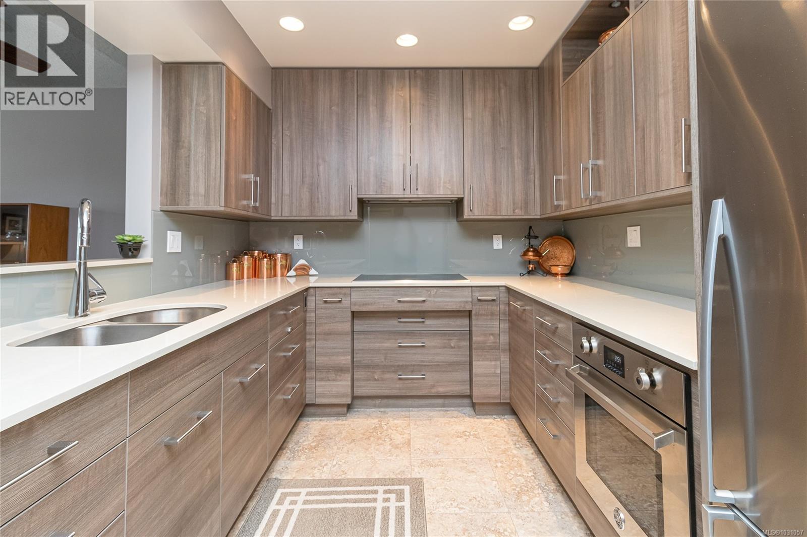 #402 1521 CHURCH AVE - 9