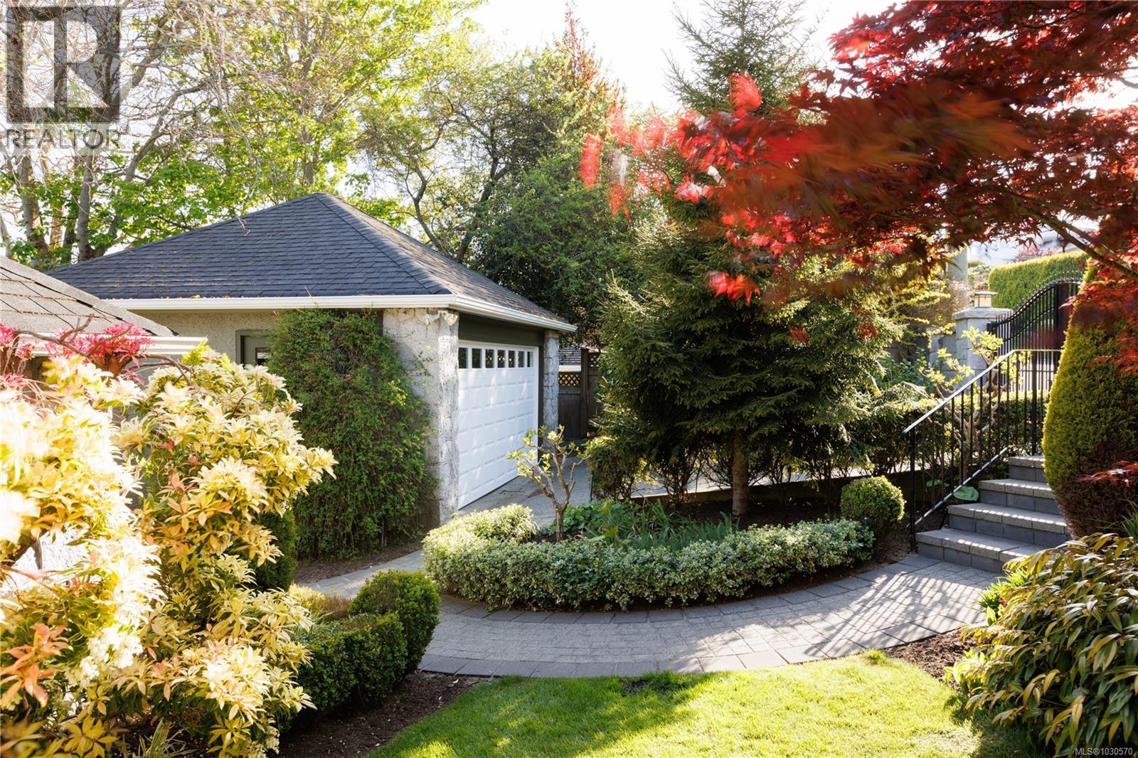  261 King George Terrace, Oak Bay