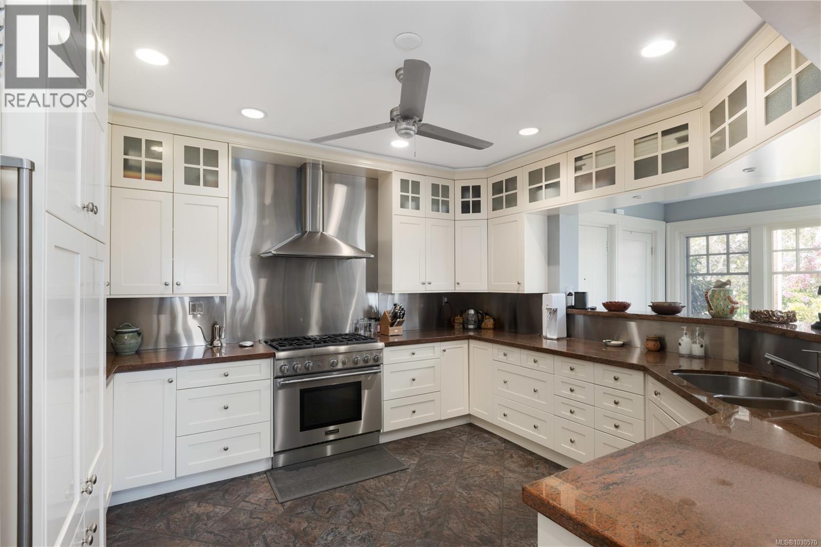  261 King George Terrace, Oak Bay