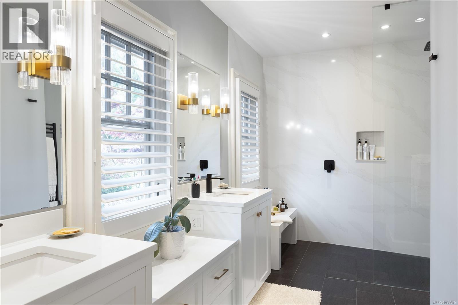  261 King George Terrace, Oak Bay