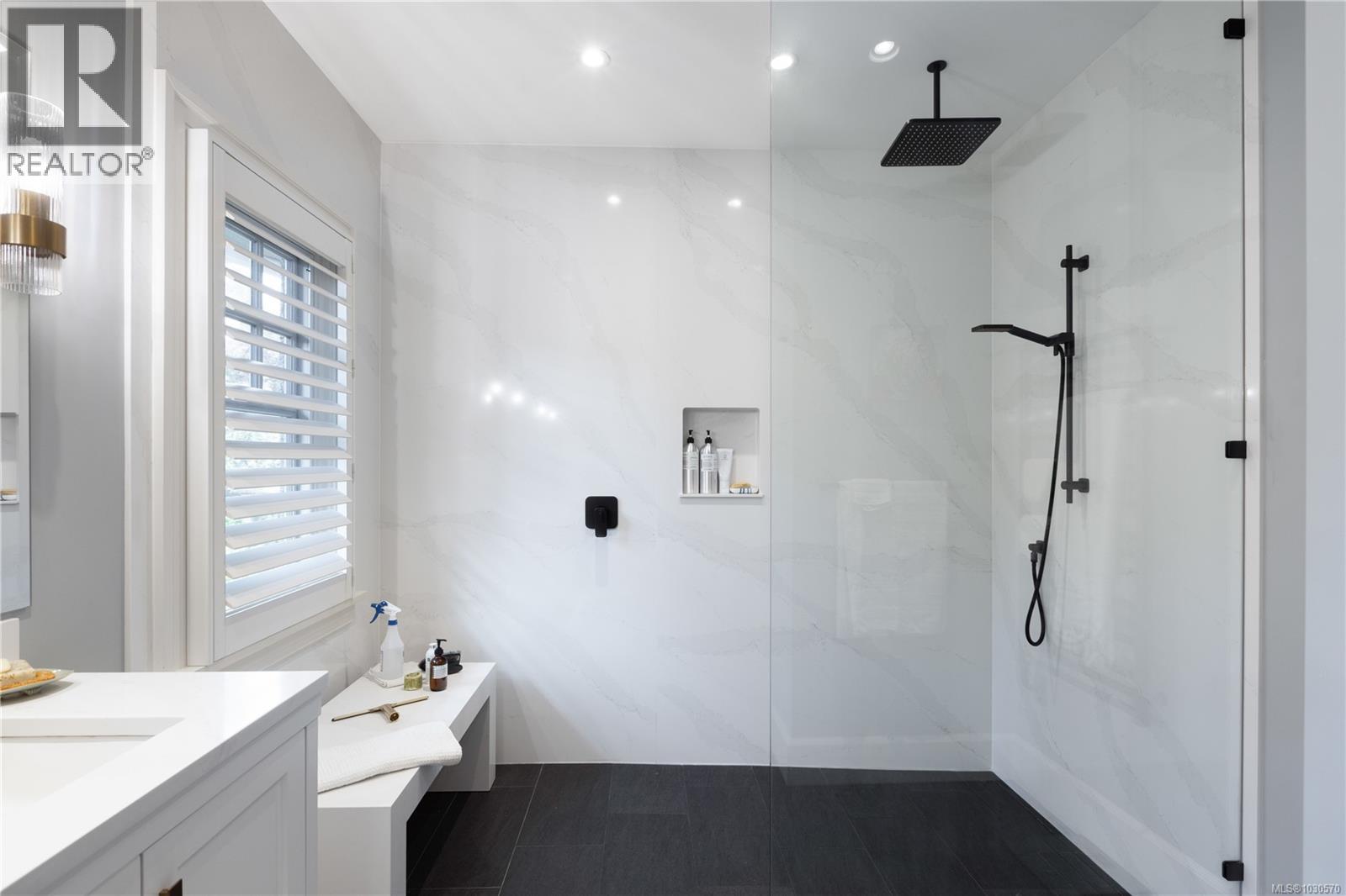  261 King George Terrace, Oak Bay