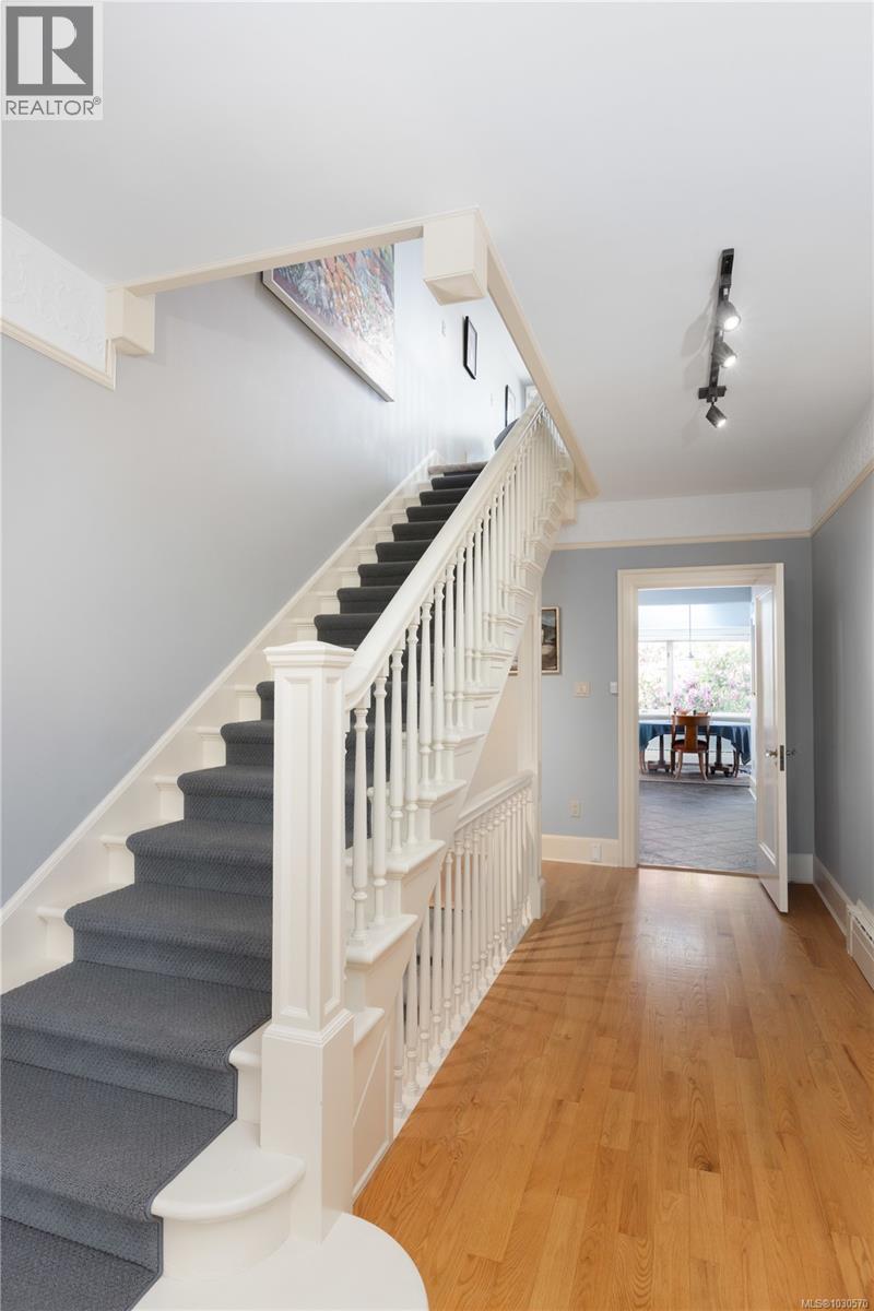  261 King George Terrace, Oak Bay