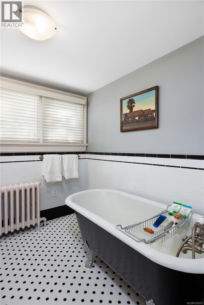  261 King George Terrace, Oak Bay