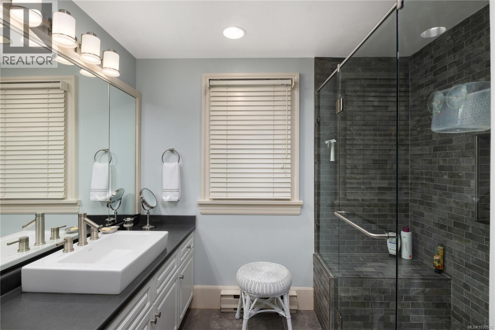  261 King George Terrace, Oak Bay