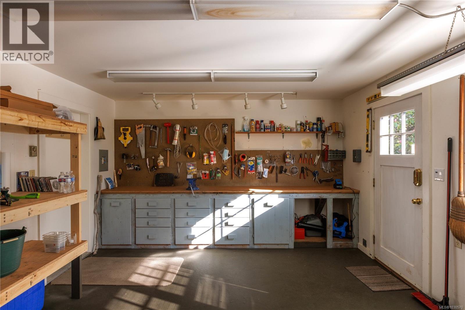  261 King George Terrace, Oak Bay