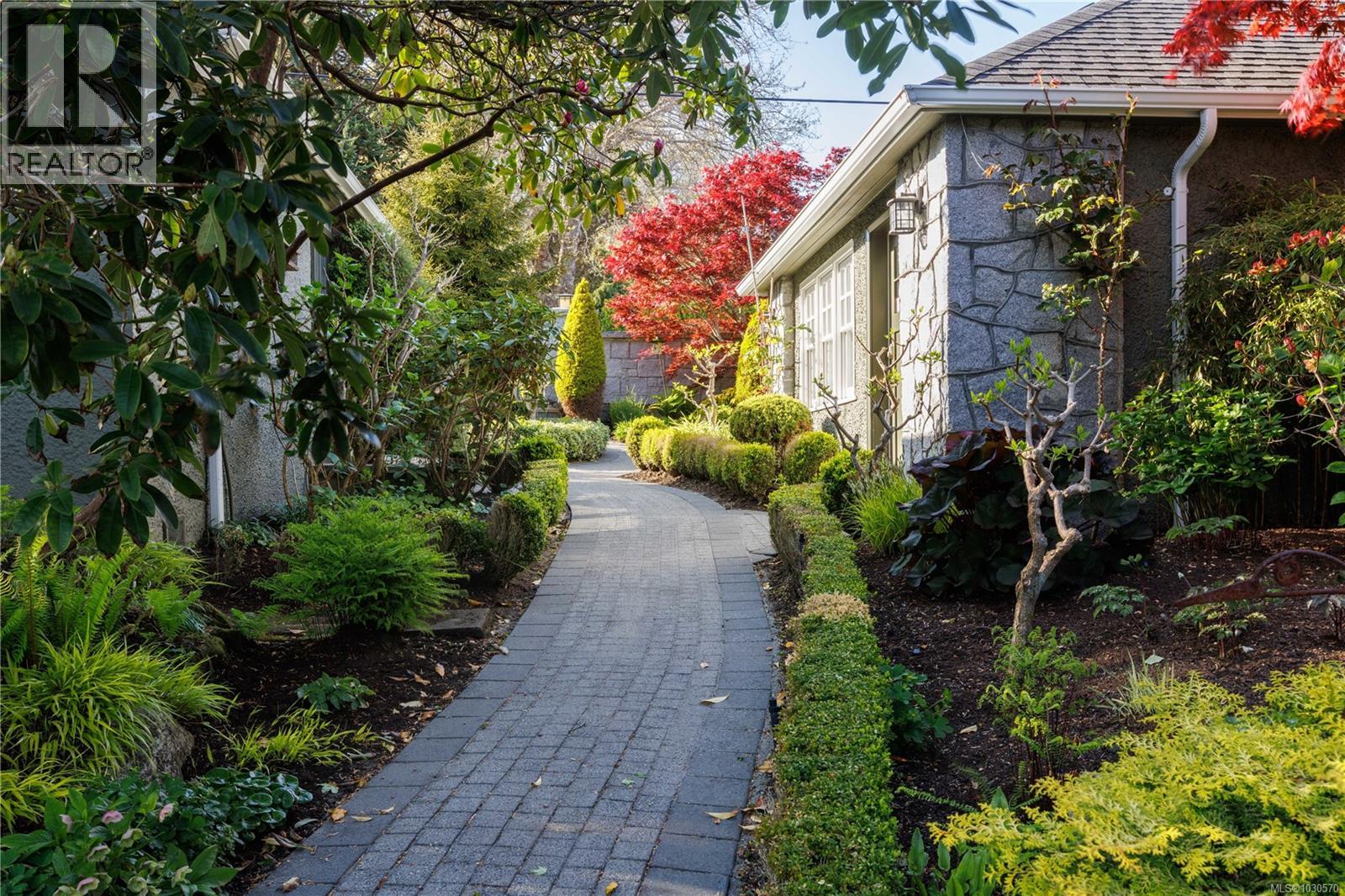  261 King George Terrace, Oak Bay