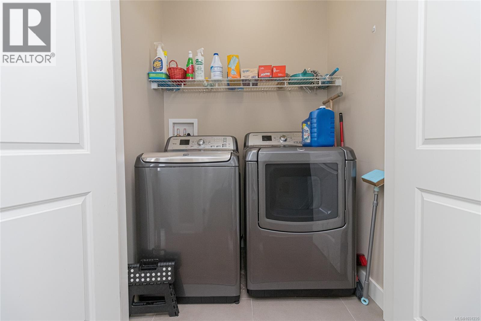 1186 Sikorsky Rd, Langford