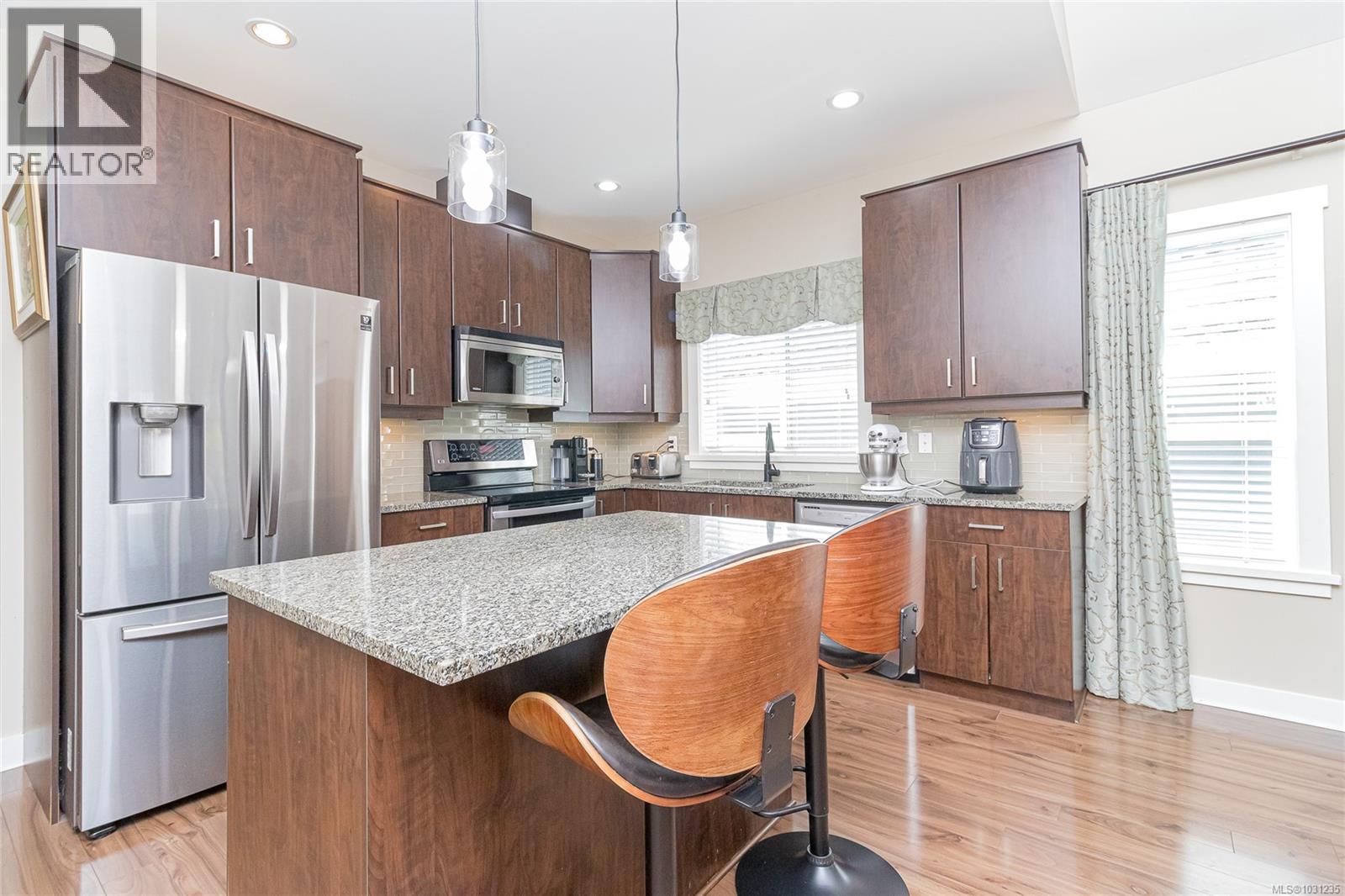 1186 Sikorsky Rd, Langford