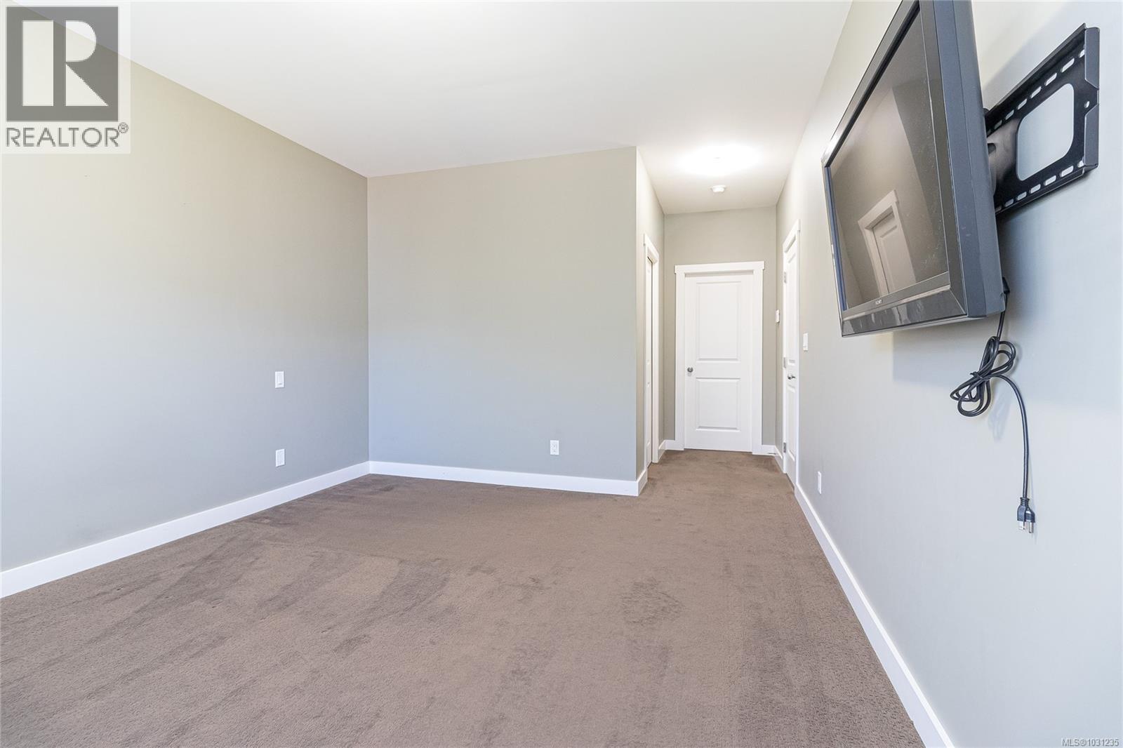 1186 Sikorsky Rd, Langford