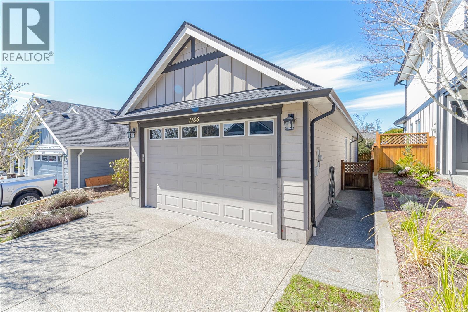 1186 Sikorsky Rd, Langford