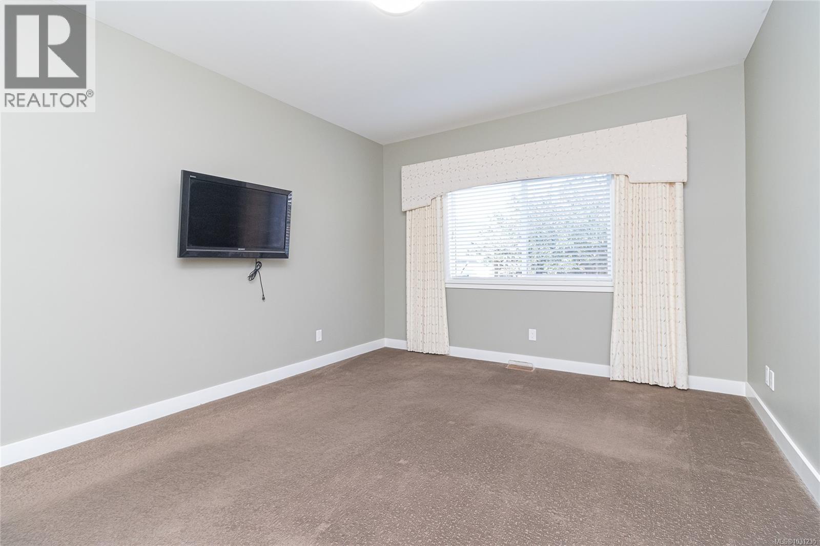 1186 Sikorsky Rd, Langford