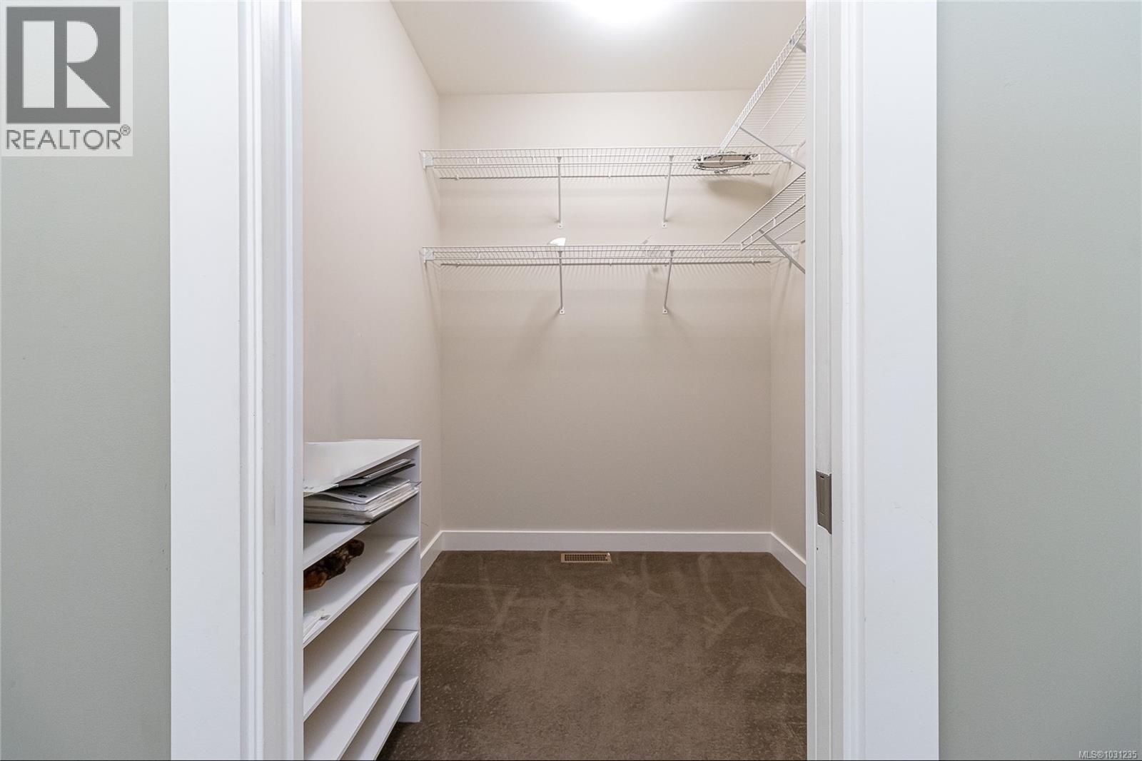 1186 Sikorsky Rd, Langford