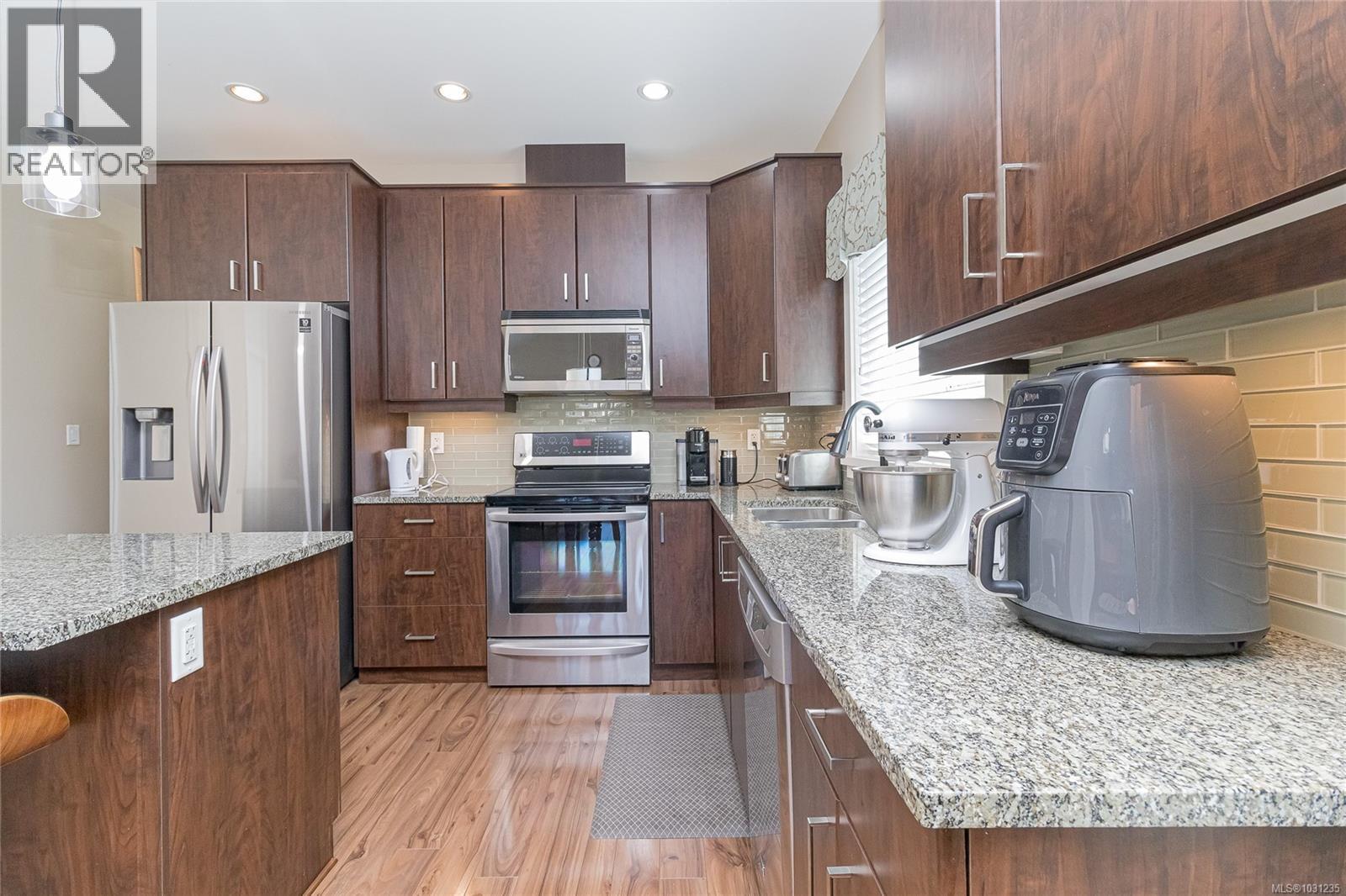 1186 Sikorsky Rd, Langford