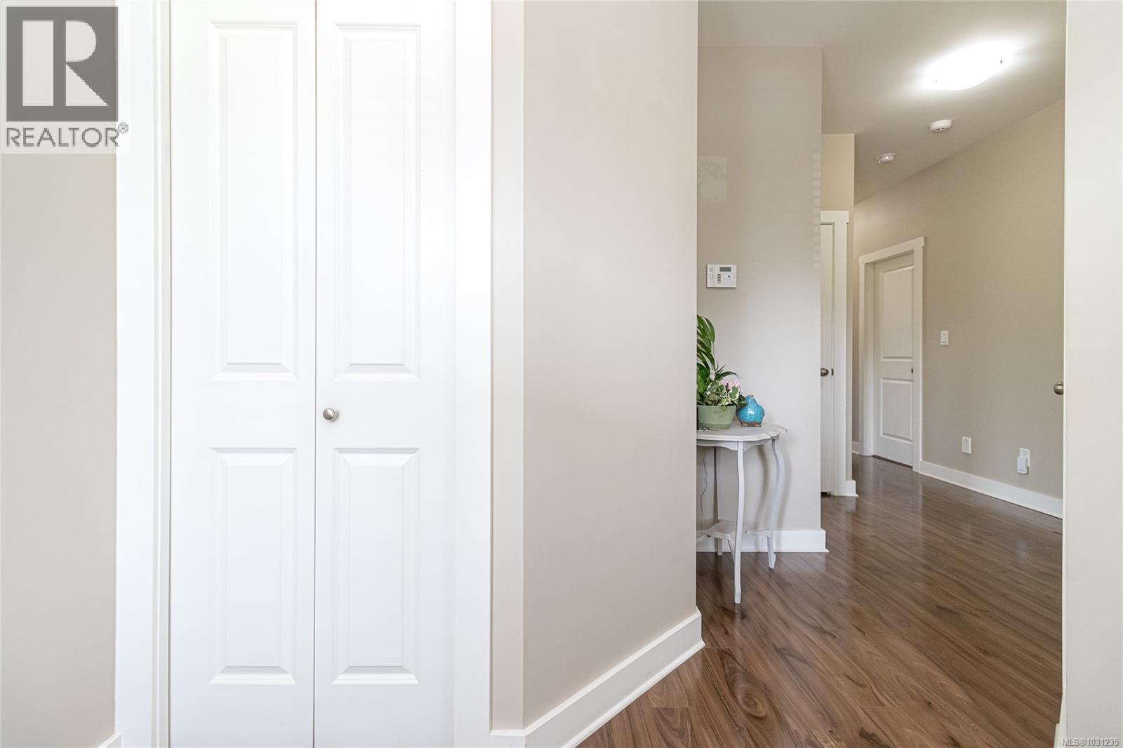 1186 Sikorsky Rd, Langford