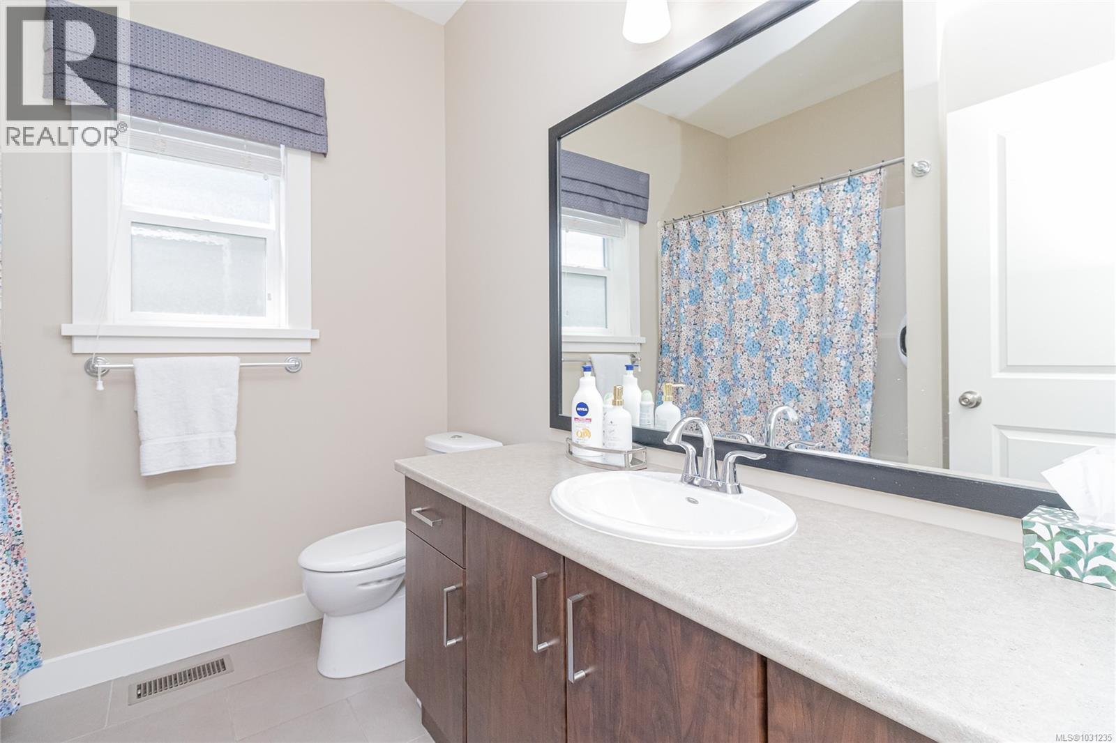 1186 Sikorsky Rd, Langford