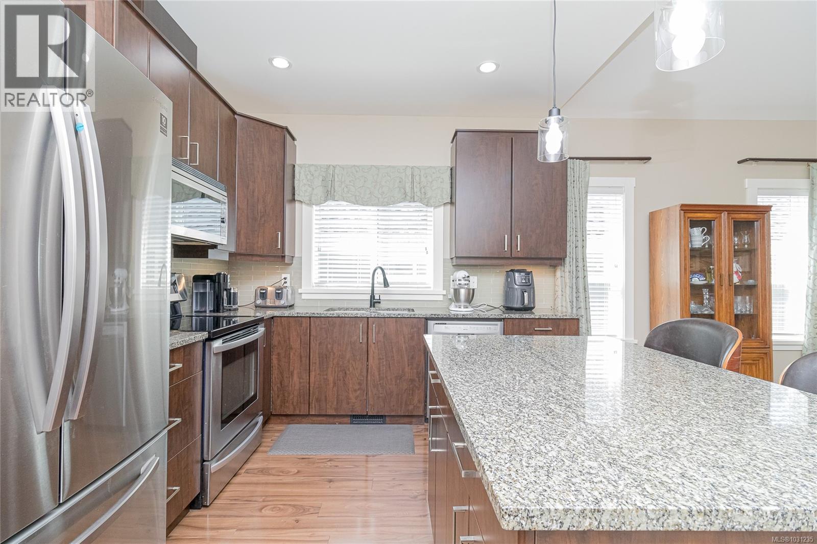 1186 Sikorsky Rd, Langford