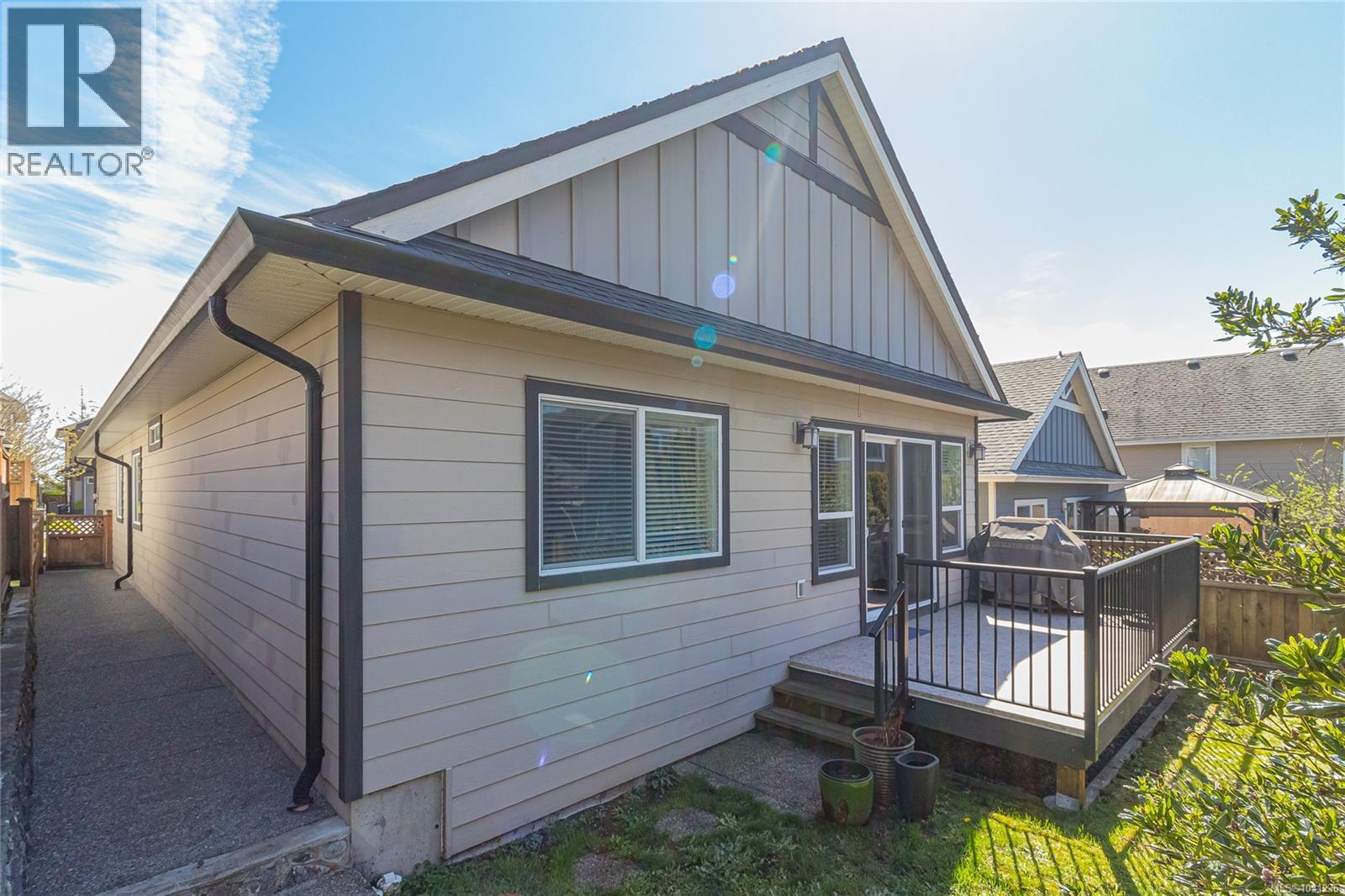 1186 Sikorsky Rd, Langford