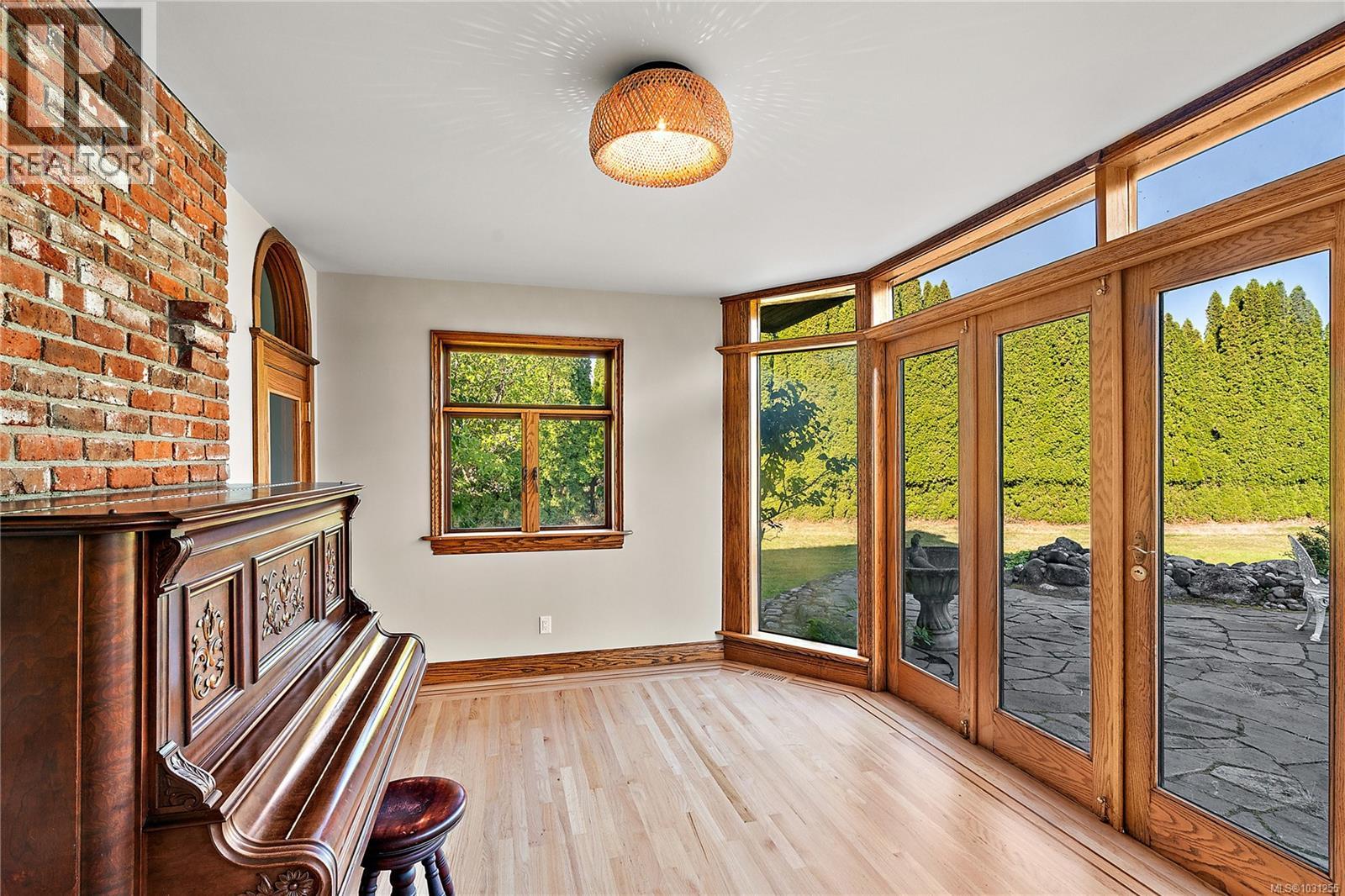 845 Downey Rd, North Saanich