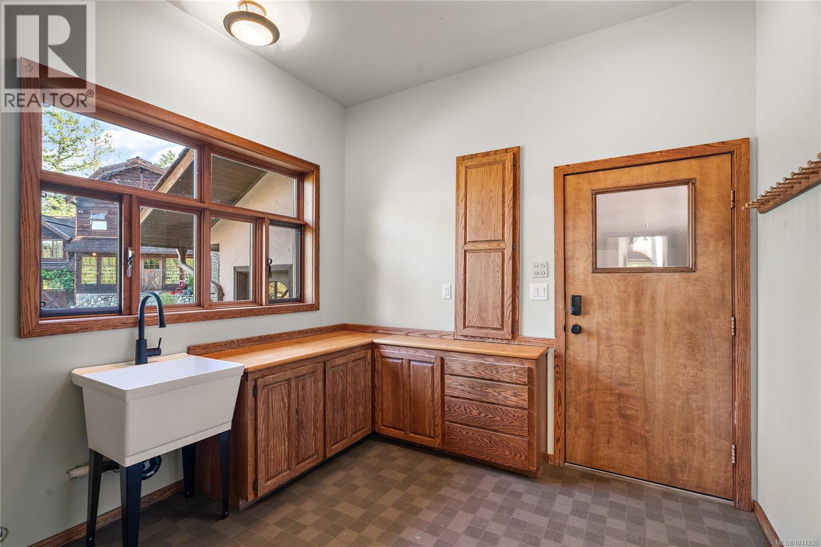 845 Downey Rd, North Saanich