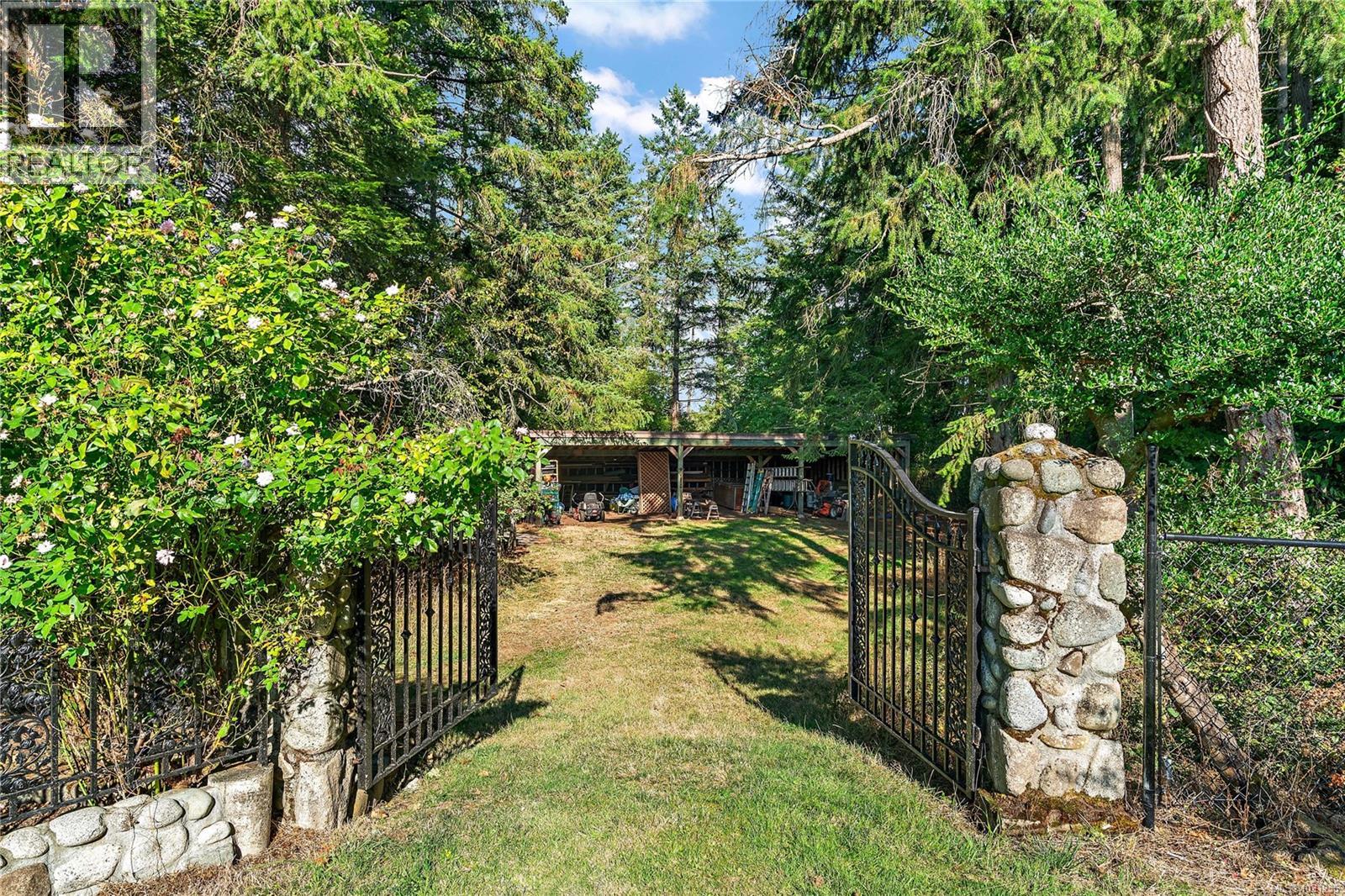 845 Downey Rd, North Saanich