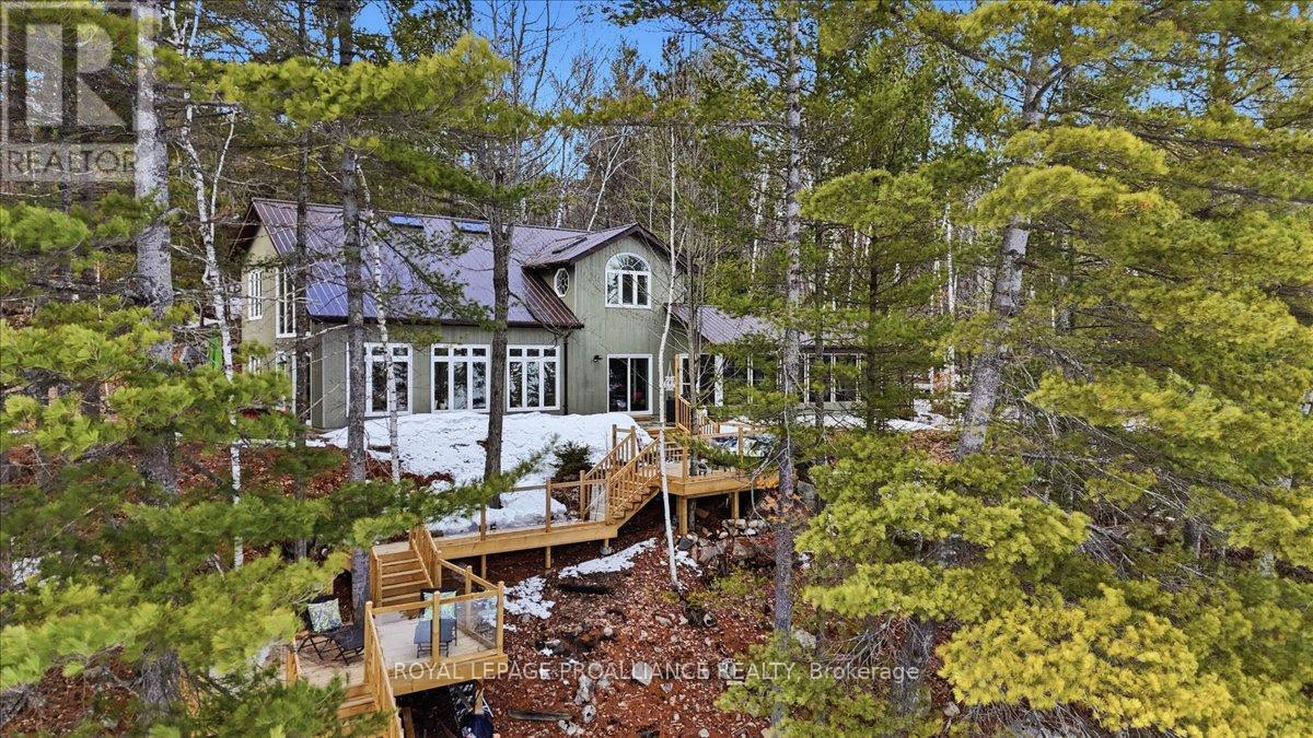 13 MAZINAW HEIGHTS ROAD N