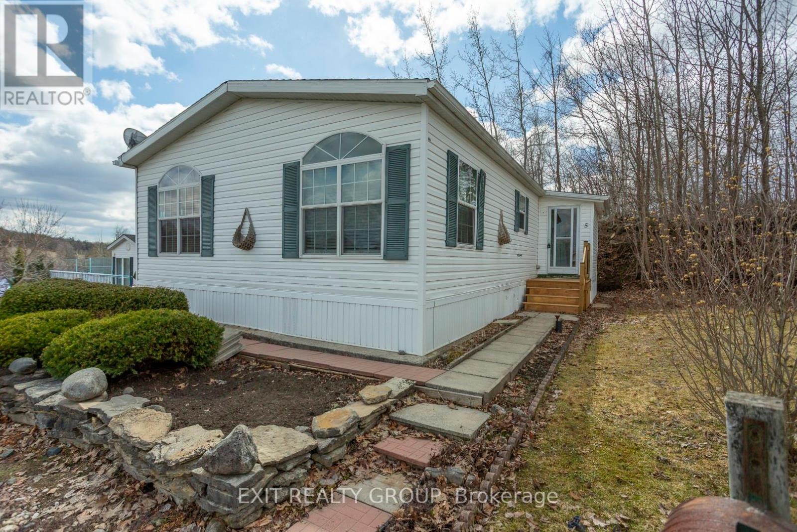 5-152 CONCESSION ROAD 11 W - 1