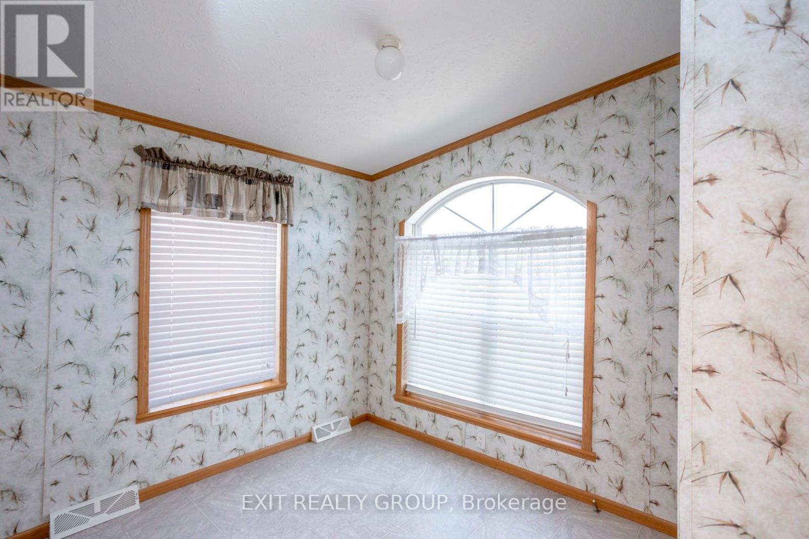 5-152 CONCESSION ROAD 11 W - 23