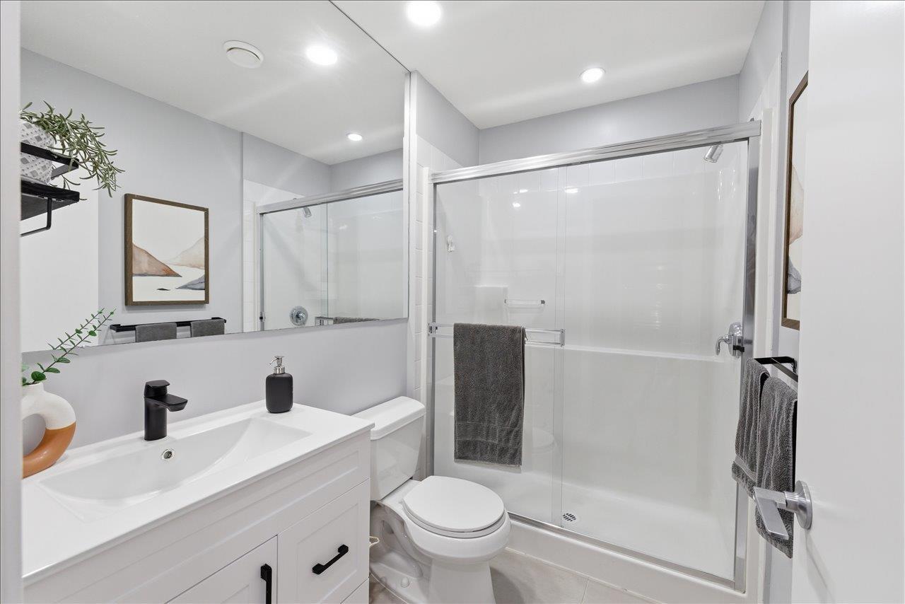 121 6688 120 STREET, Surrey