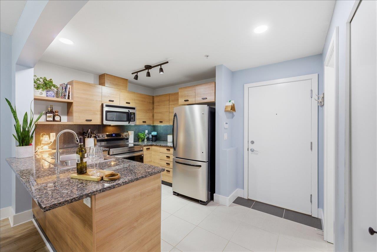 121 6688 120 STREET, Surrey