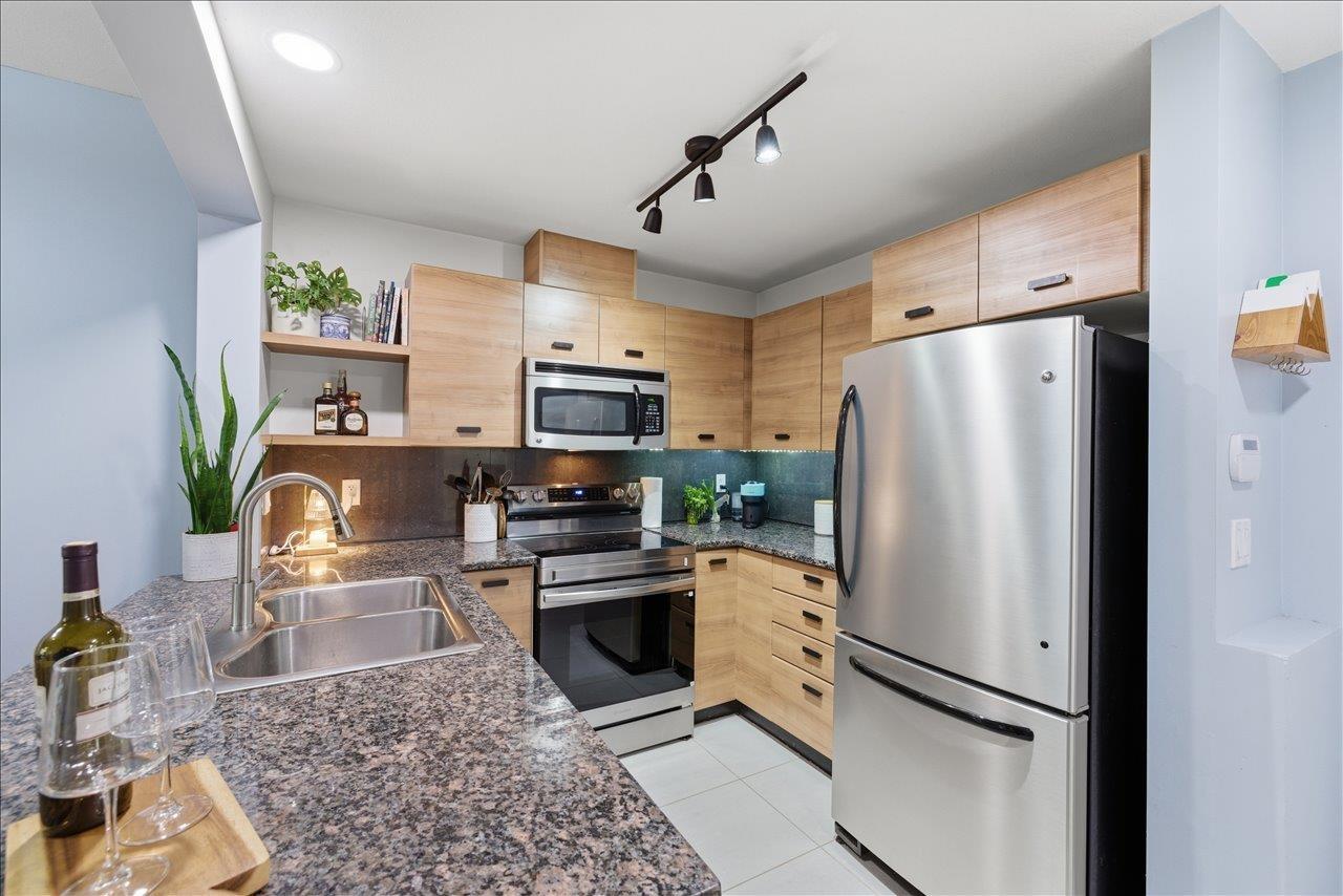 121 6688 120 STREET, Surrey