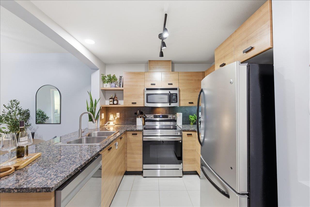 121 6688 120 STREET, Surrey